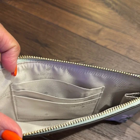 Kate Spade NWT Lucy Day Tripper Green Floral Medium Wristlet - Picture 6 of 6